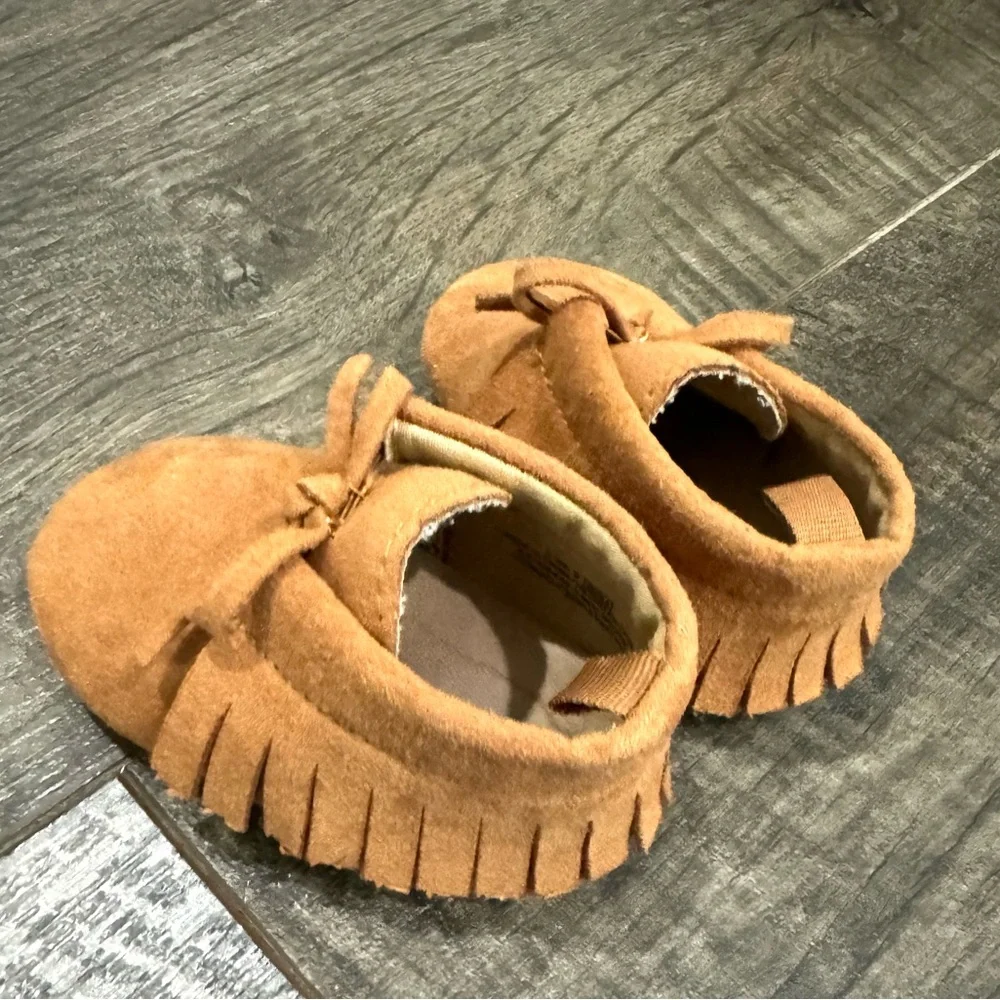 Baby Girl Old Navy Brown Suede Moccasins shoes with Bow 0-3 month